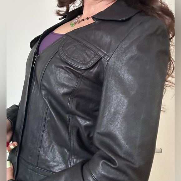 Scatola Leather jacket size L but runs more like a Medium black leather jacket - Picture 4 of 15